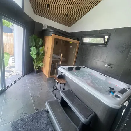 Cozy Loft With Sauna And Hot Tub